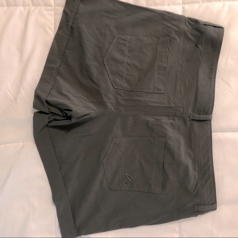 Shorts - Picture 4 of 5